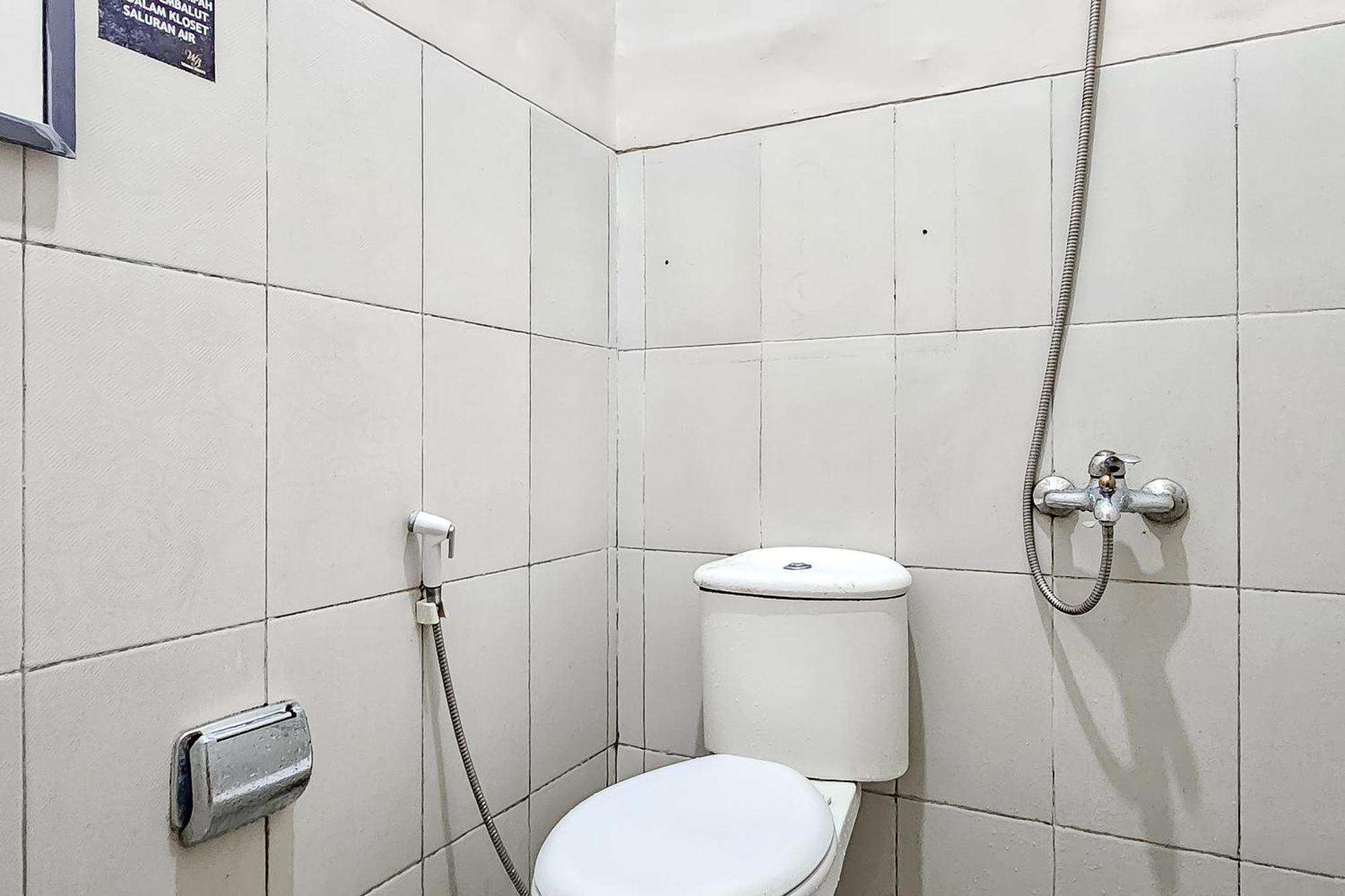 Wisma Brata Mitra Reddoorz スカブミ エクステリア 写真