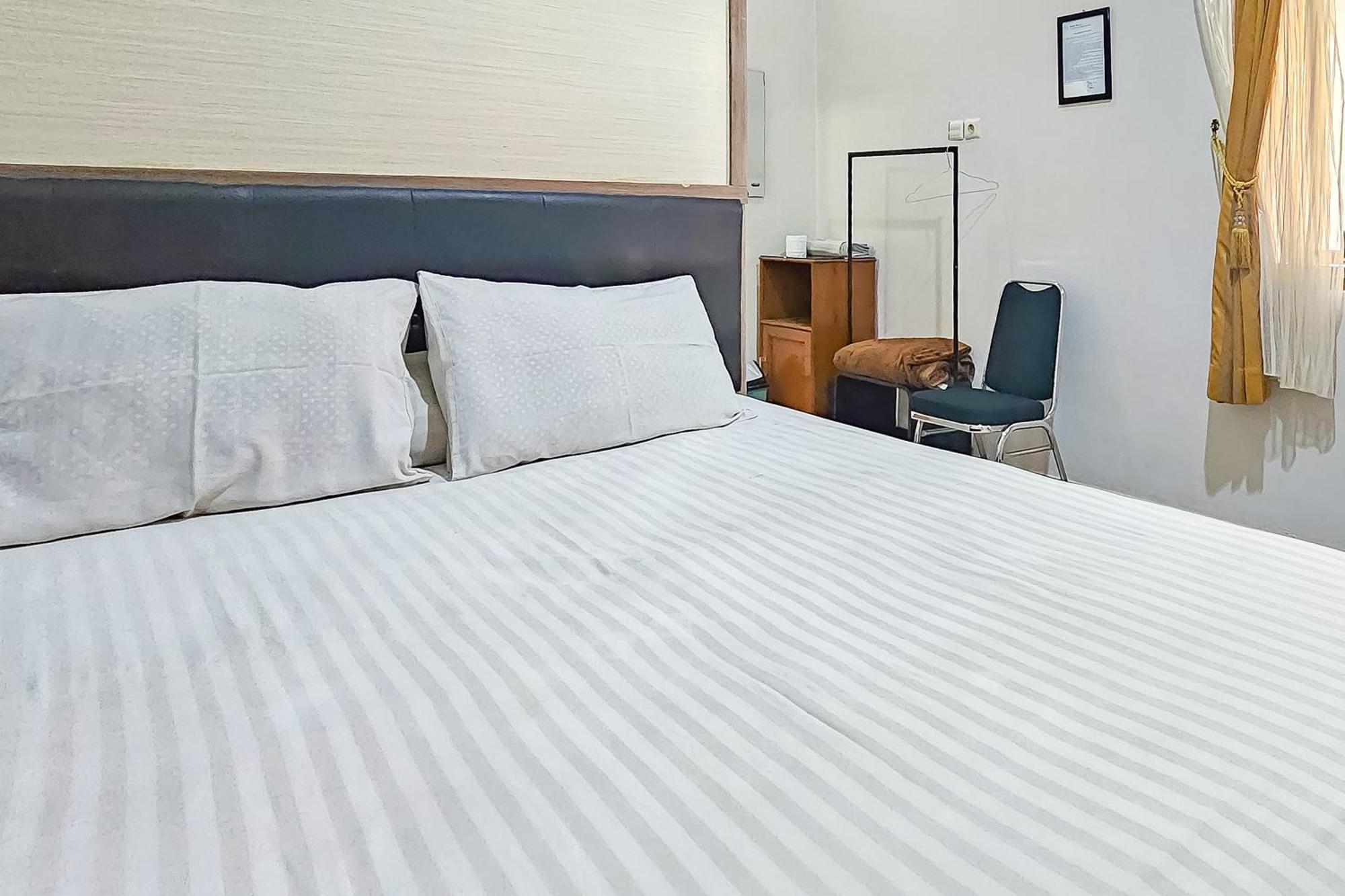 Wisma Brata Mitra Reddoorz スカブミ エクステリア 写真