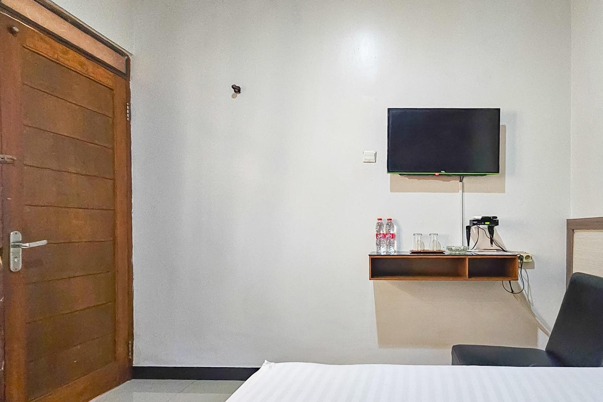 Wisma Brata Mitra Reddoorz スカブミ エクステリア 写真